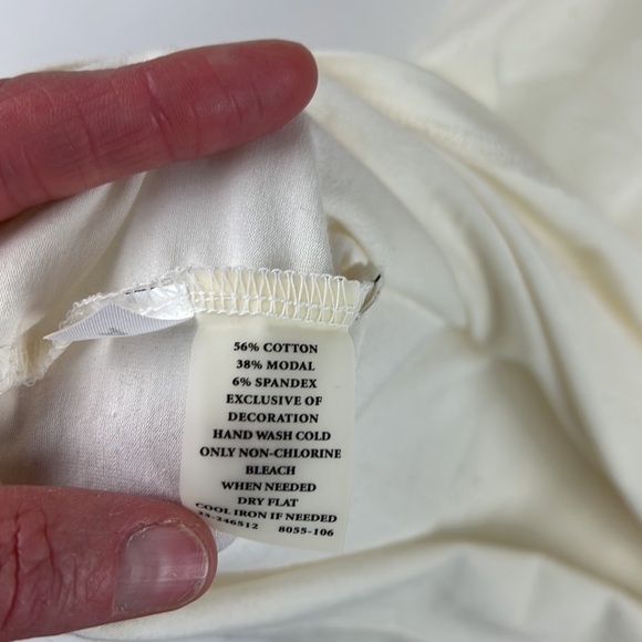 ANN Taylor Ivory T-shirt with Floral Appliques - Picture 5 of 8